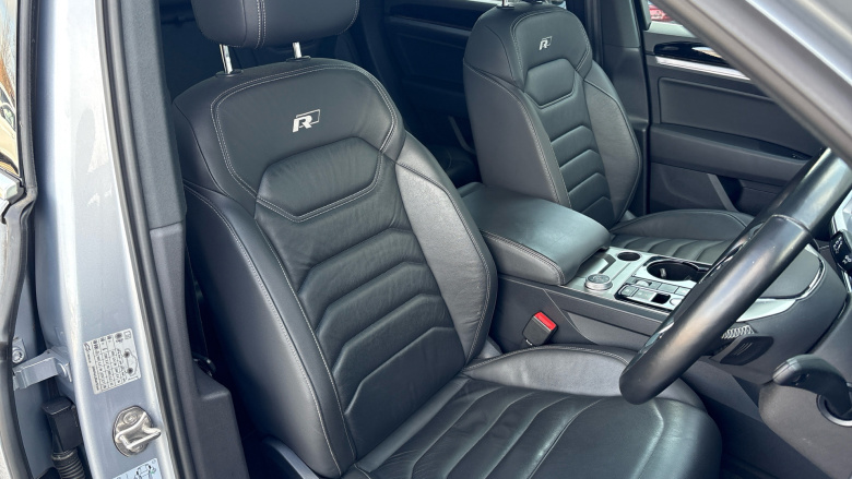 Volkswagen Touareg 3.0 V6 TDI 4Motion R-Line Tech 5dr Tip Auto Diesel Estate